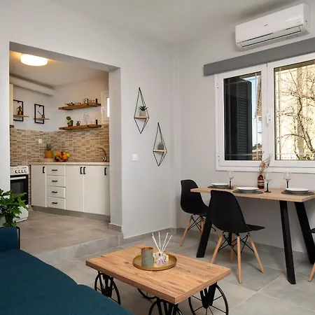 Silvia's * Corfu (city)