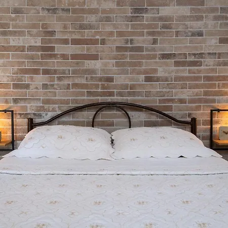 Silvia's * Corfu (city)